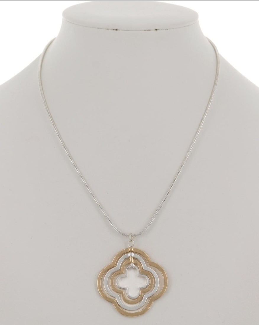 Clover pendant NECKLACE